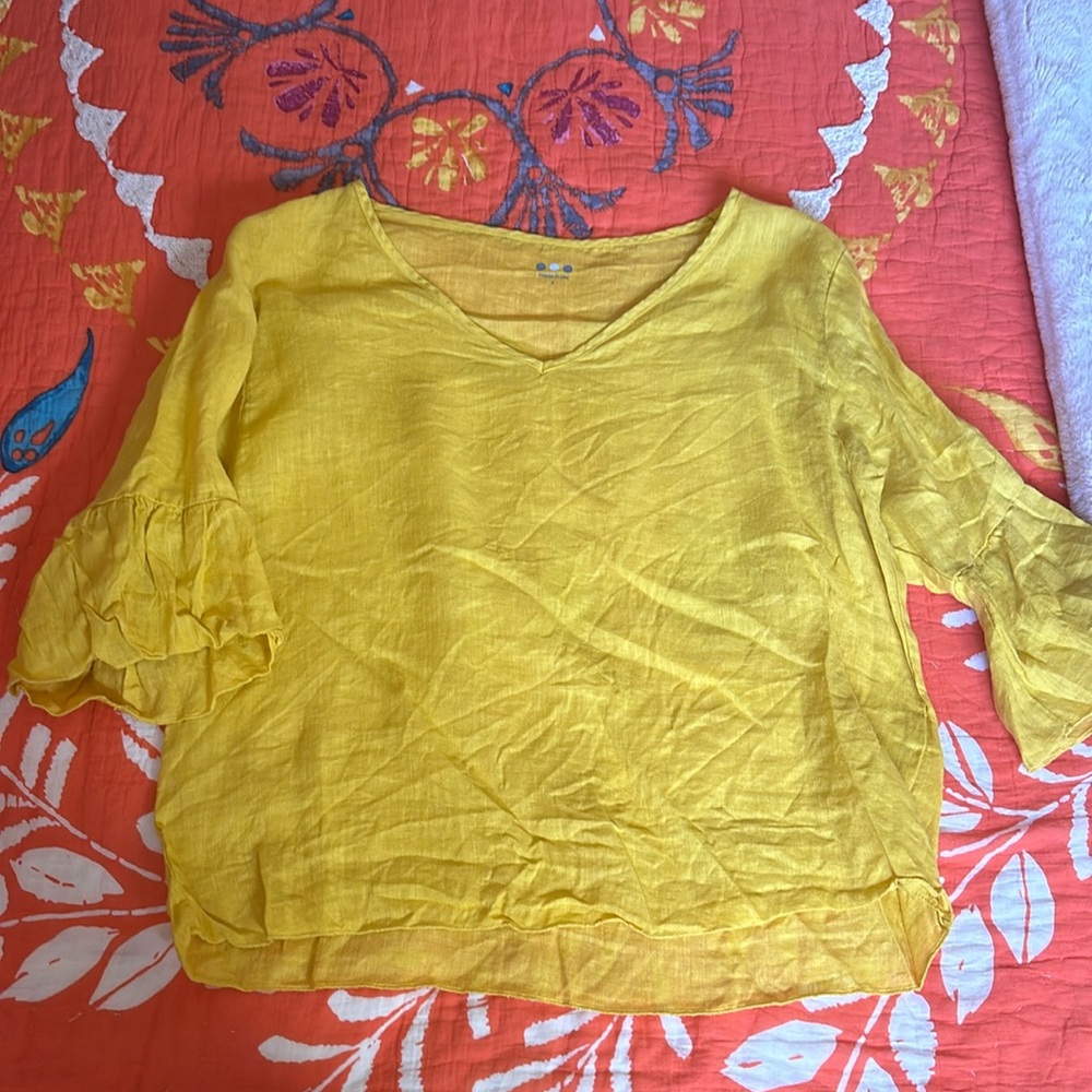 Three Dot Linen Top